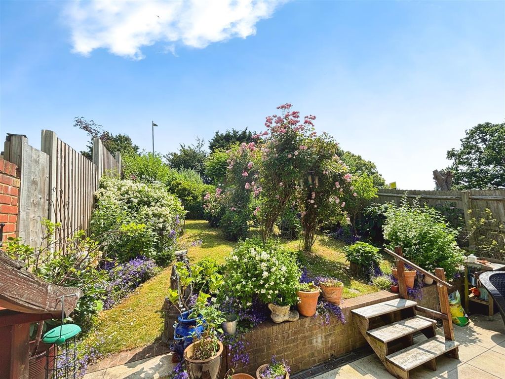 Property photo 3 of 18 539Dd740-Photo 206-13-25 2C 2013 2034 2022.Jpg