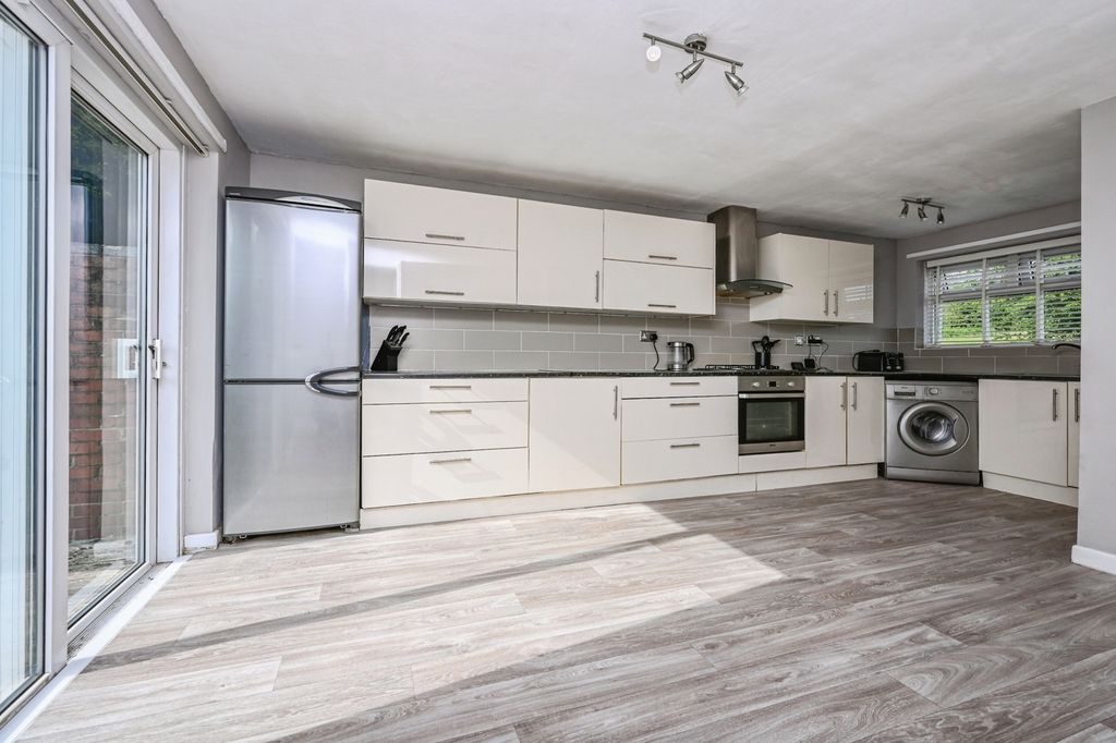 Property photo 2 of 8 Dining Kitchen