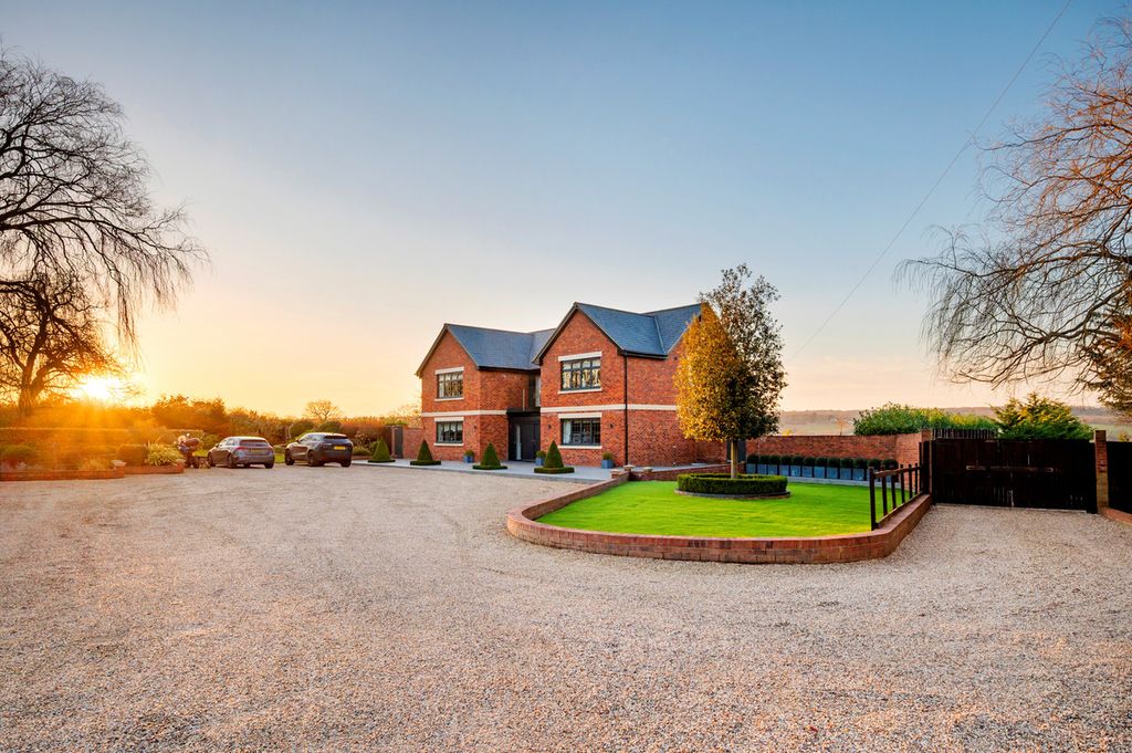 Property photo 1 of 30