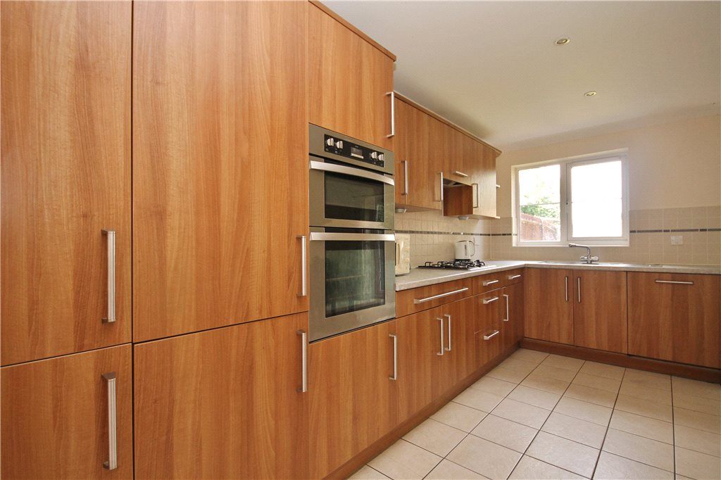 Property photo 2 of 9 Kitchen