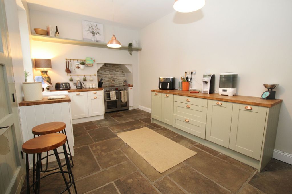 Property photo 3 of 26