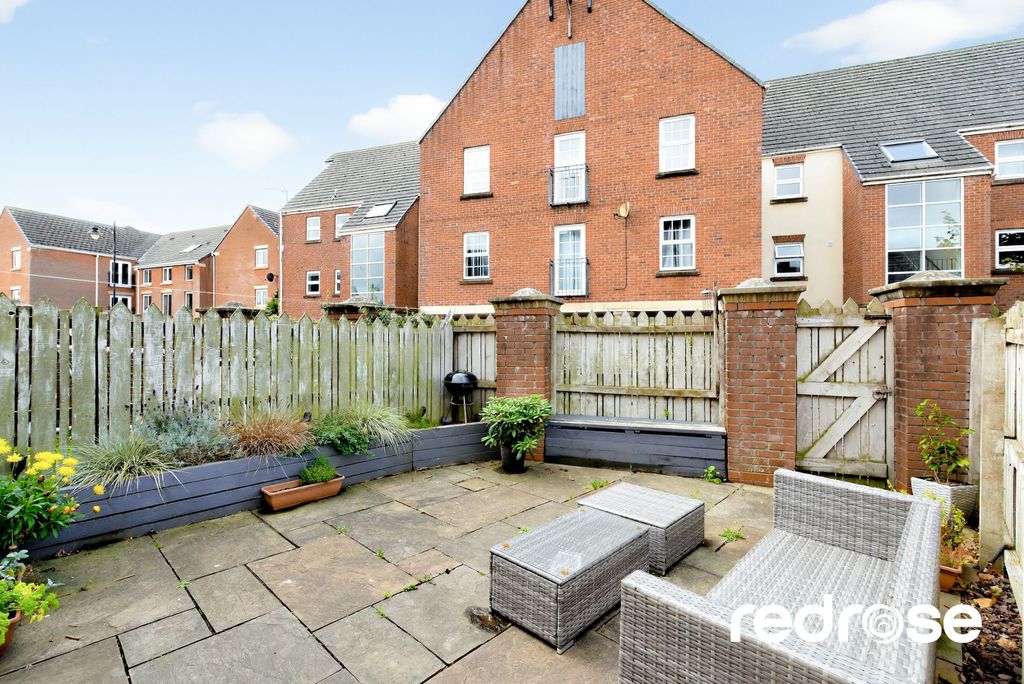 Property photo 2 of 18 Web_32 Main St-33-2500Px