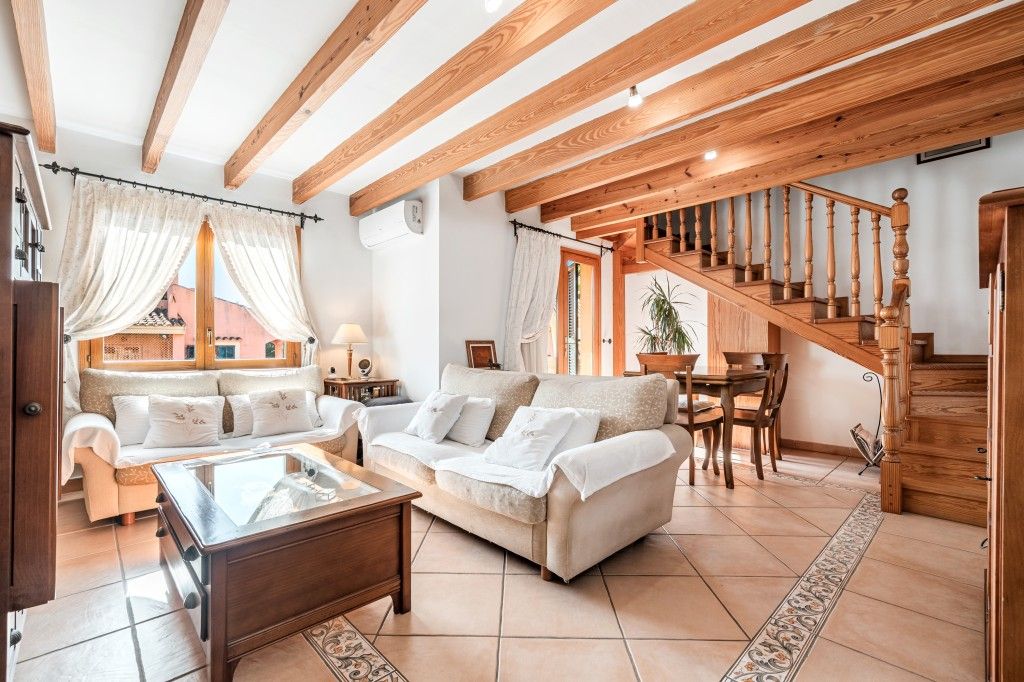 Property photo 2 of 19 Living (1)