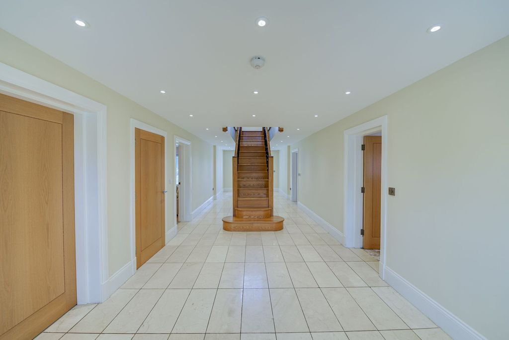 Property photo 3 of 39