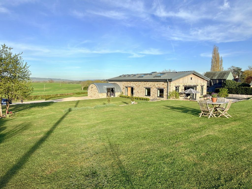 Property photo 2 of 27