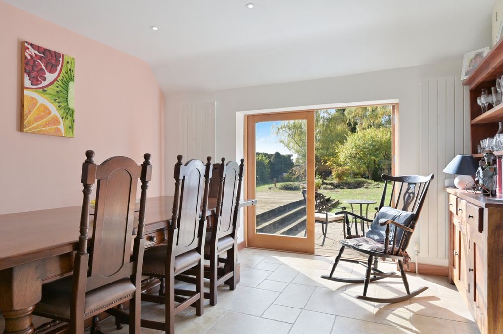 Property photo 3 of 15 Breakfastdining Room