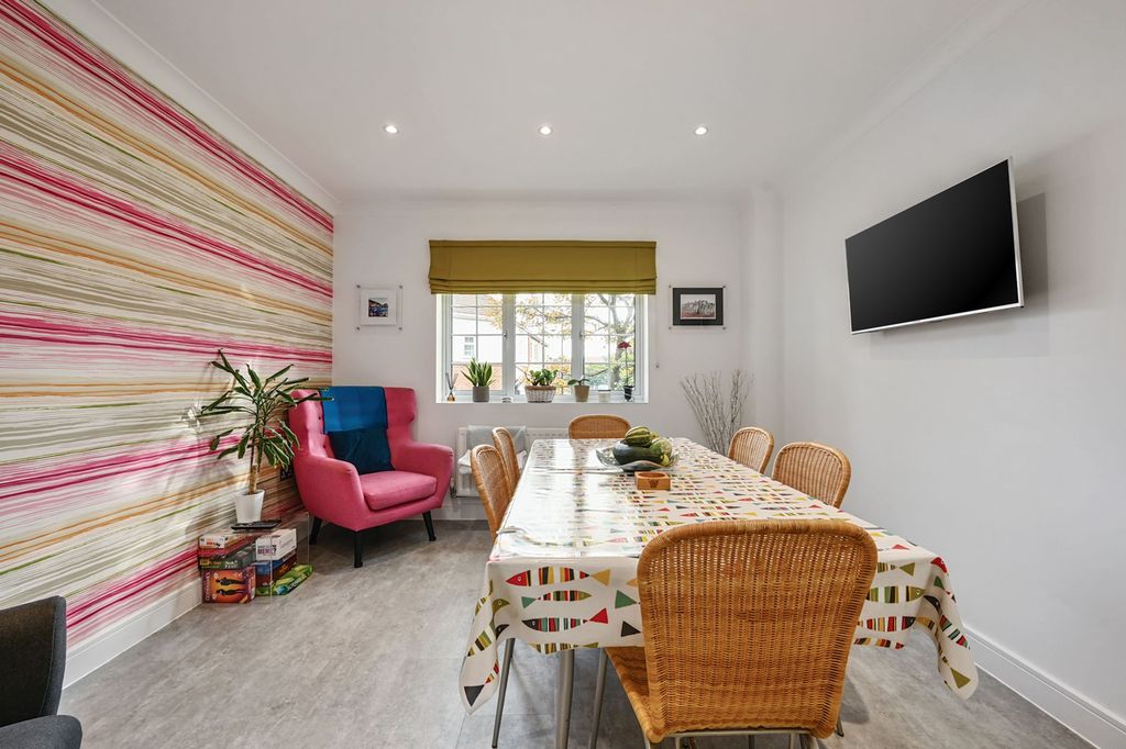 Property photo 3 of 34