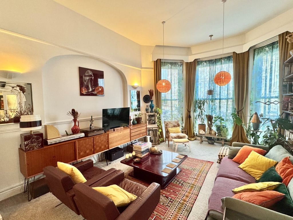 Property photo 2 of 12 Lounge