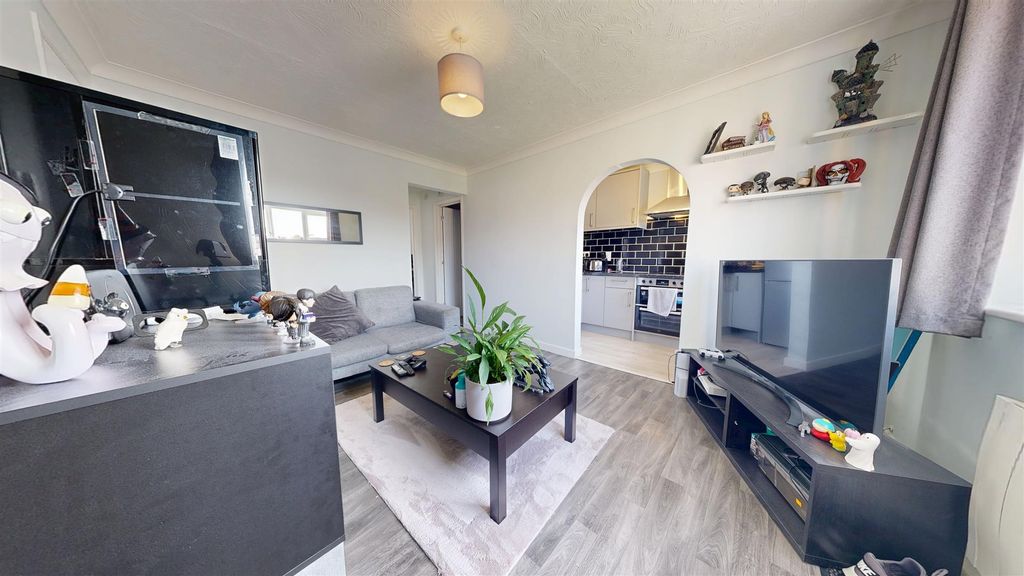 Property photo 2 of 16 04092026_112100.Jpg