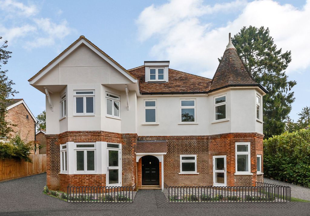 Property photo 1 of 12 Beulah Front Retouch
