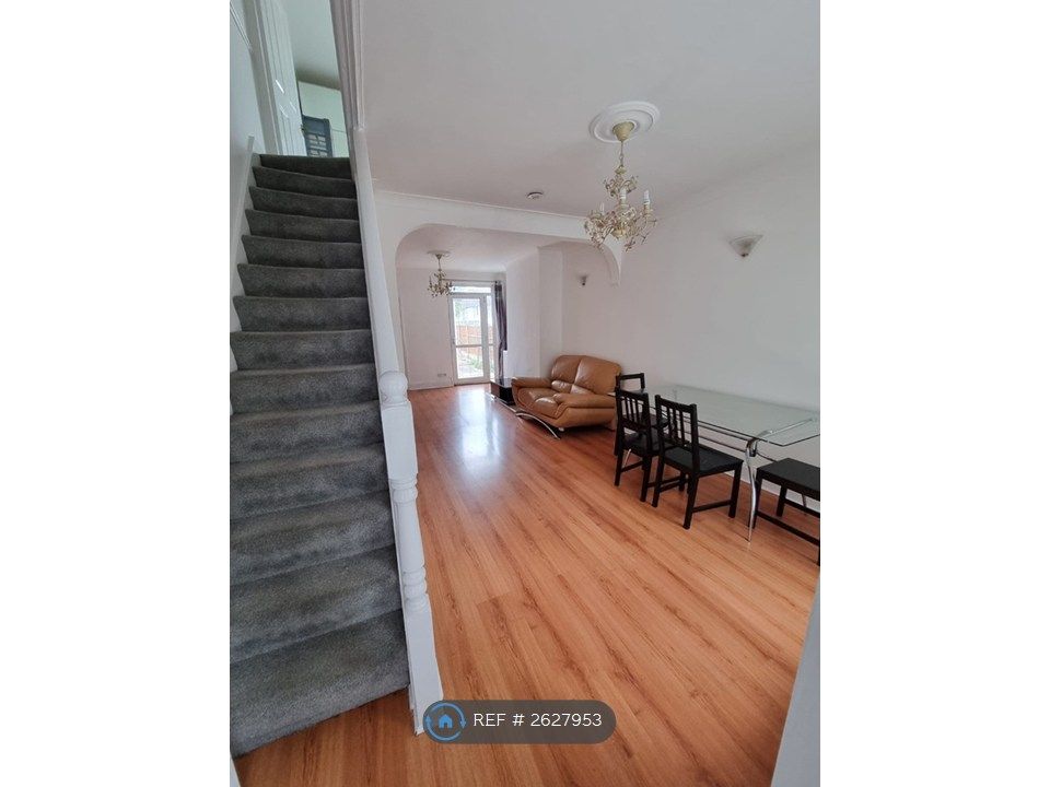 Property photo 2 of 18 Living Room