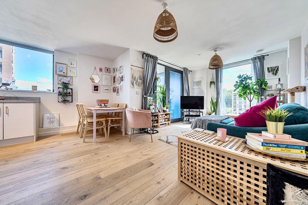 Property photo 2 of 20 Lounge