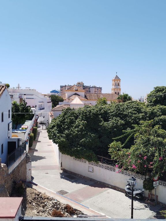 Property photo 2 of 32