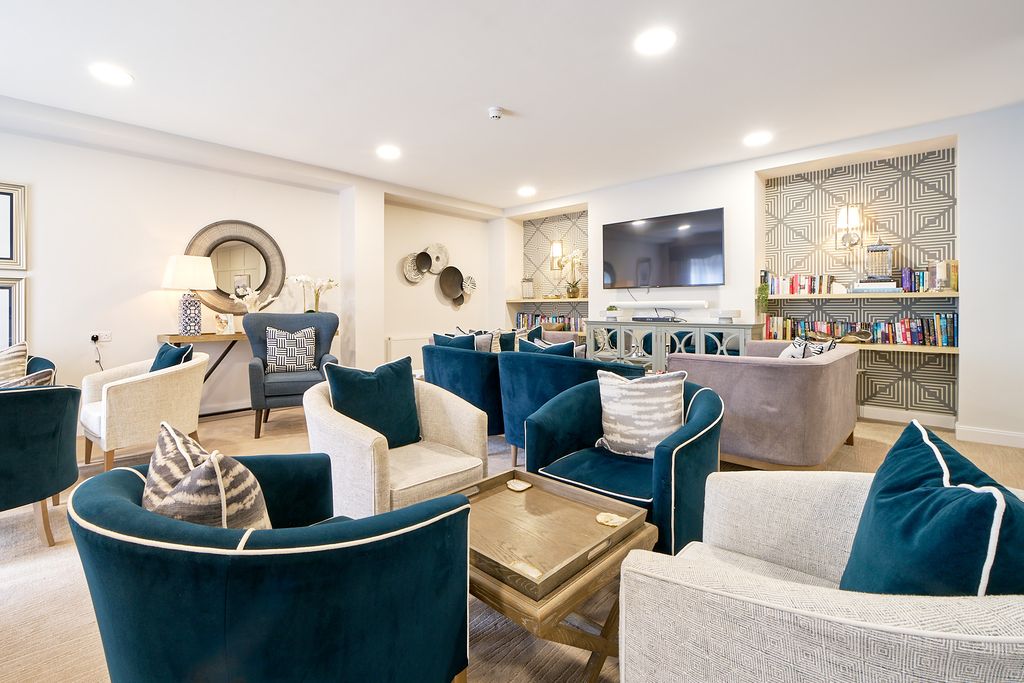 Property photo 3 of 24 Communal Lounge