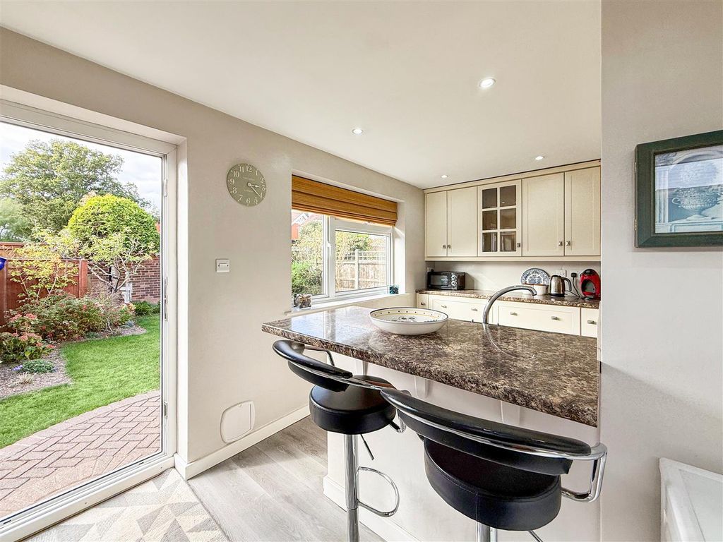 Property photo 3 of 26 Kitchen