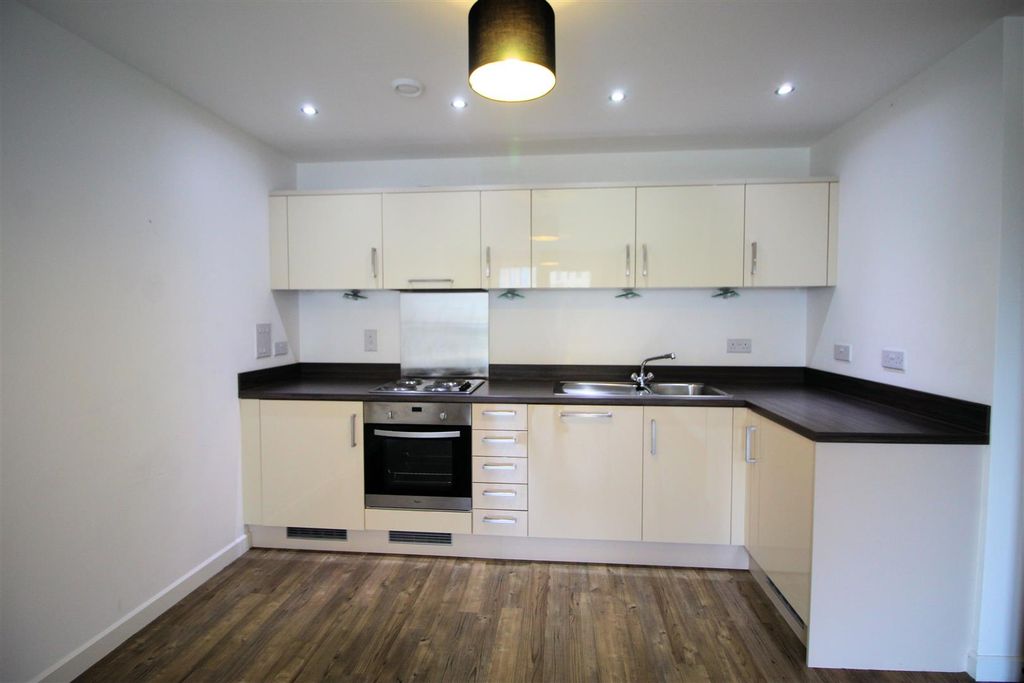 Property photo 2 of 6 Kitchen