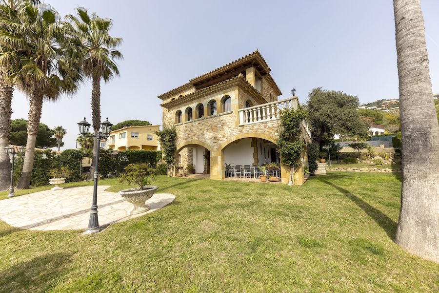 Property photo 2 of 34
