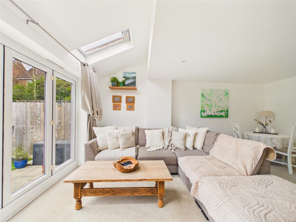 Property photo 3 of 20 Cam03303G0-Pr0327-Still004.Jpg