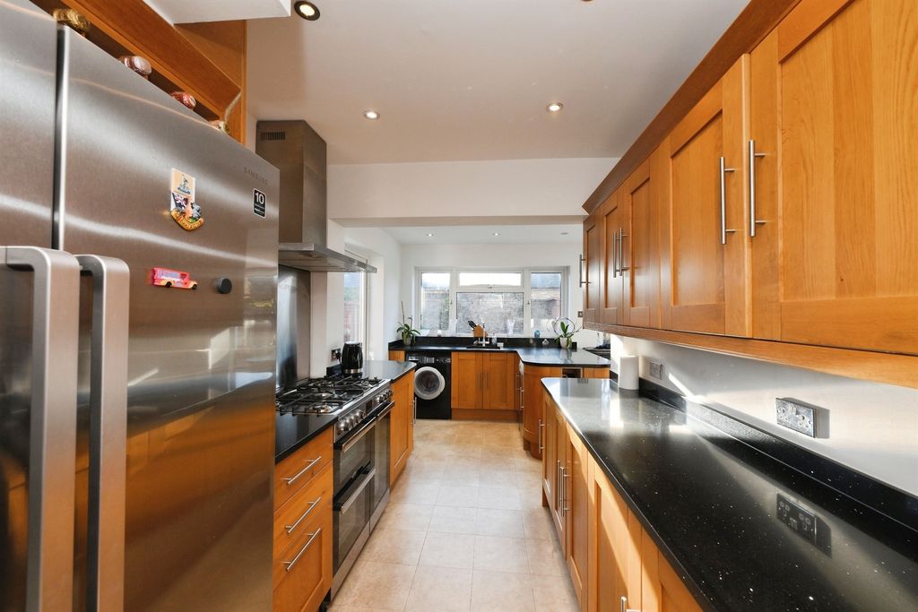 Property photo 2 of 17