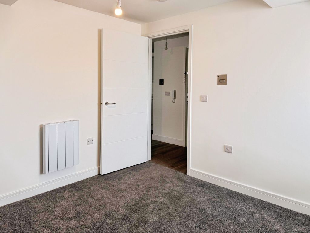 Property photo 1 of 7 Entrance Hall