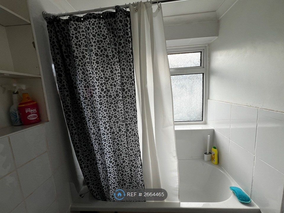 Property photo 3 of 7 Bathroom