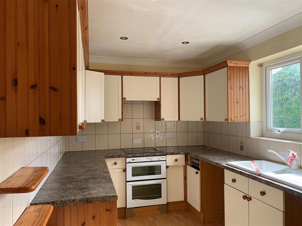 Property photo 2 of 9 Kitchen.Jpg