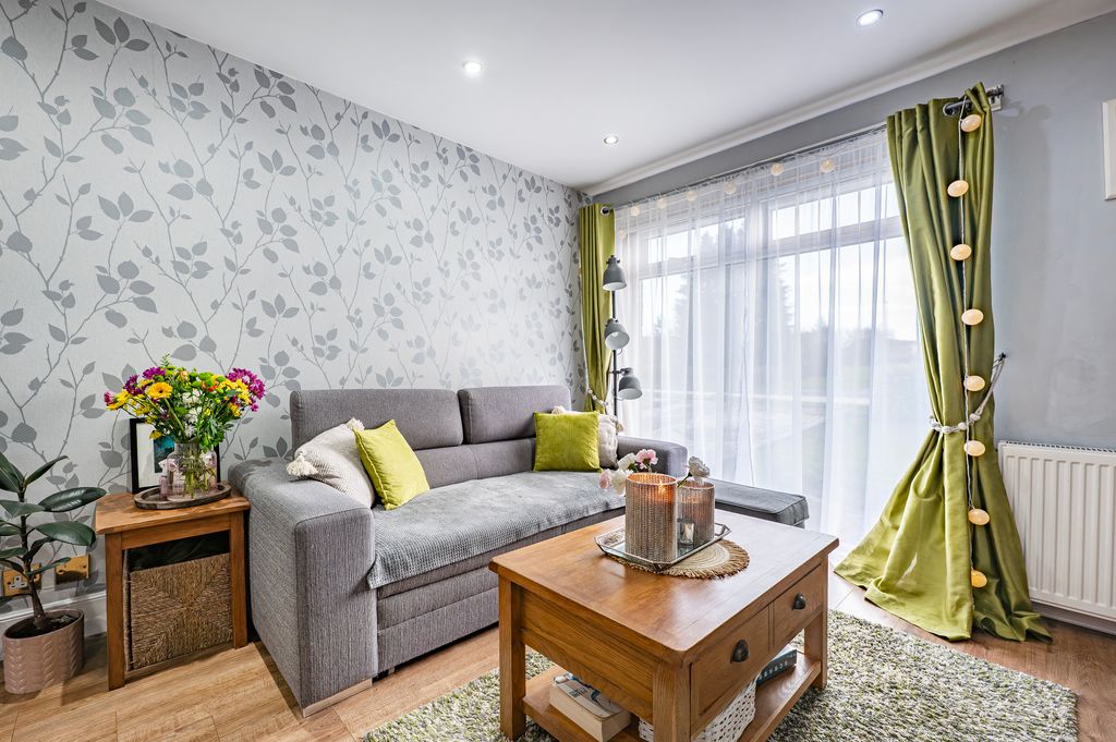 Property photo 2 of 34