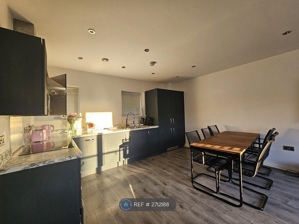 Property photo 3 of 24 Kitchen 1