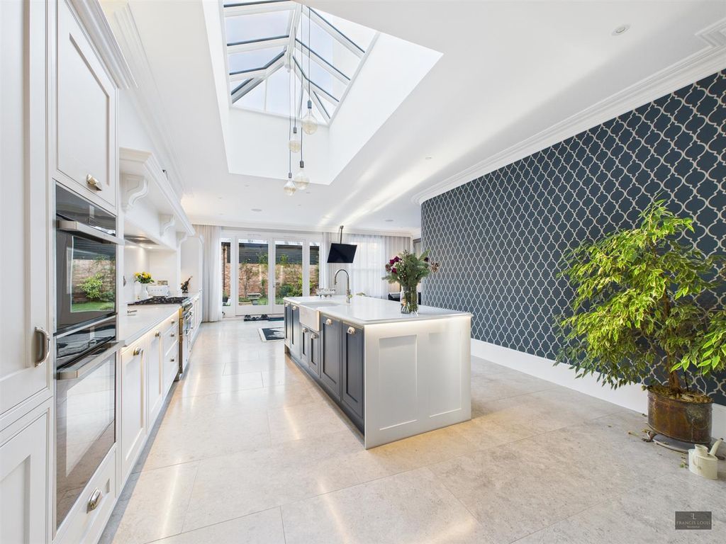 Property photo 2 of 27 Cam02887G0-Pr0581-Still013.Jpg