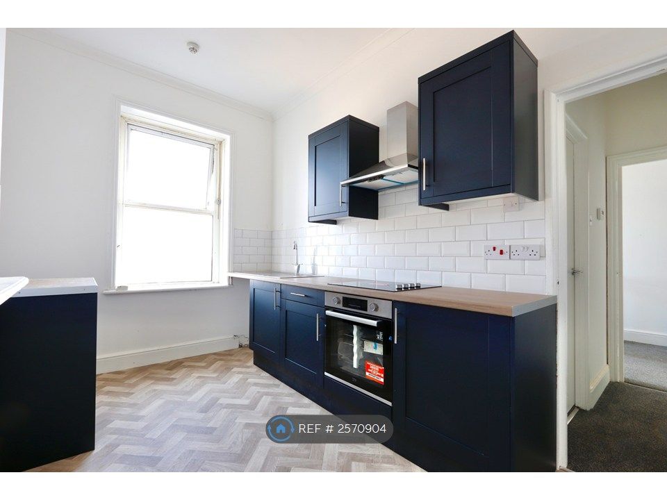 Property photo 3 of 9 Kitchen