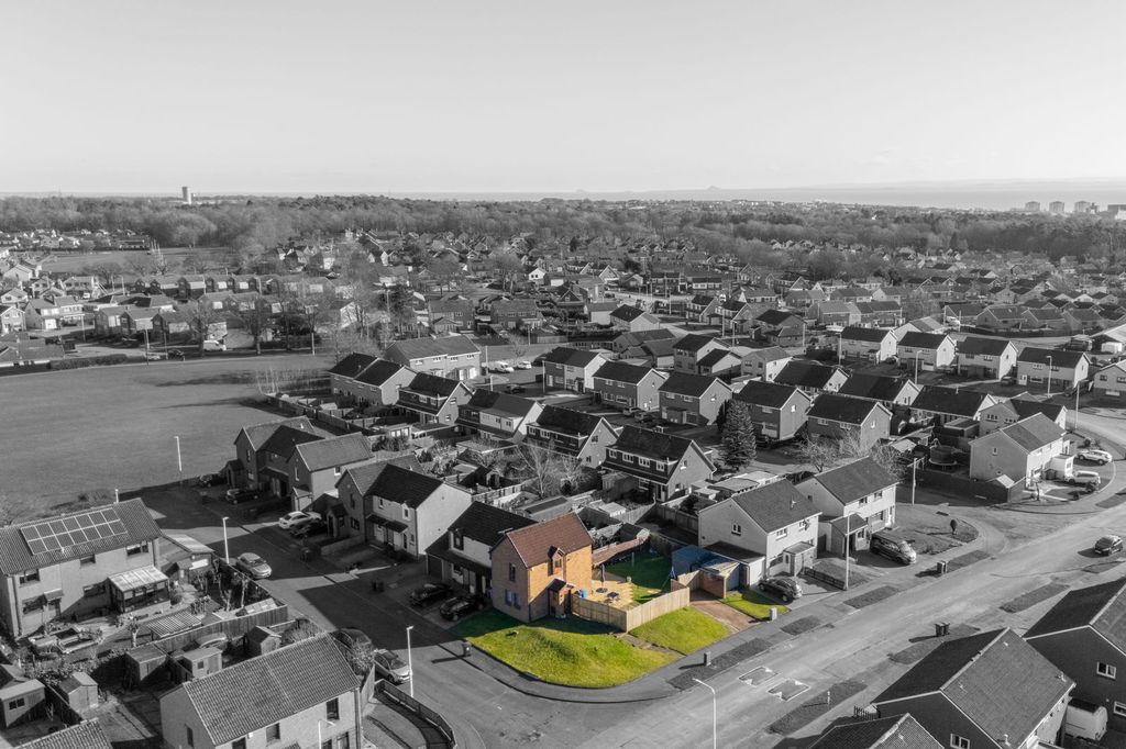 Property photo 3 of 32