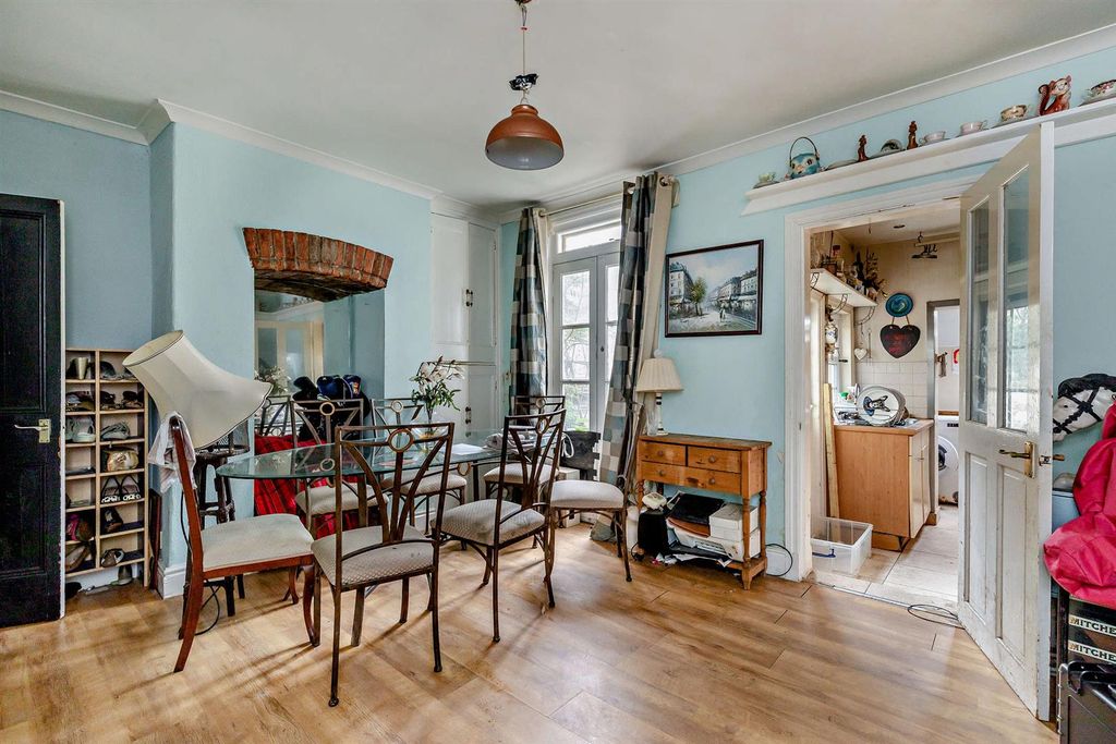 Property photo 3 of 10 8657421-Interior12-800.Jpg