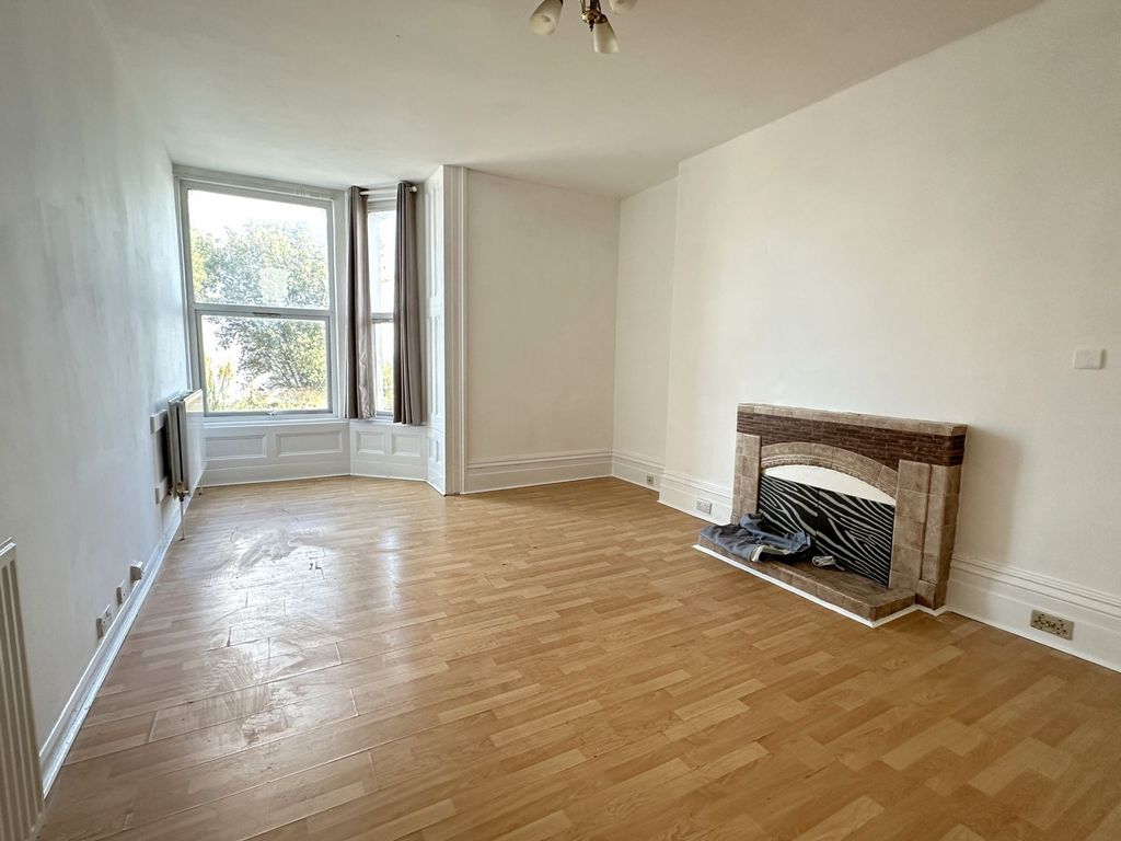Property photo 2 of 11 Photo 8