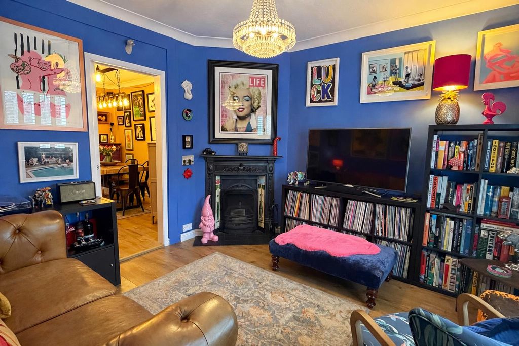 Property photo 2 of 18 Wr Lounge3.Png