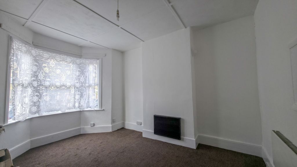 Property photo 2 of 15 15-20261028_115643