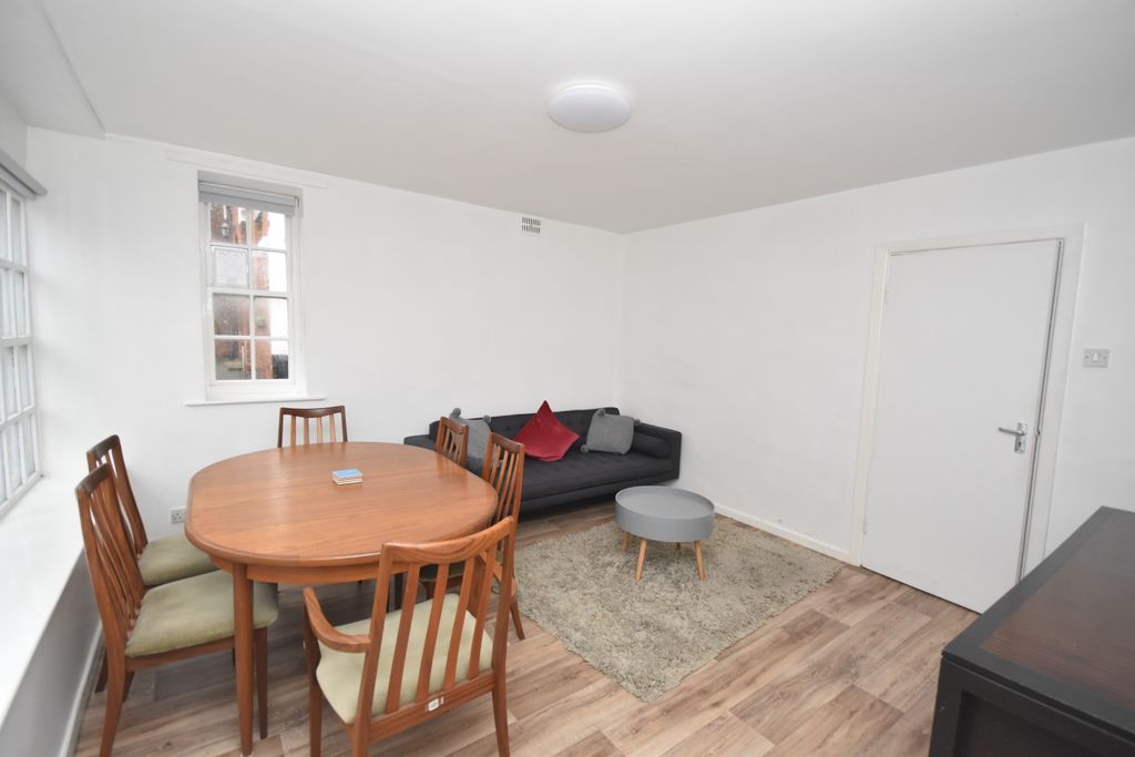 Property photo 3 of 13 Lounge/Diner