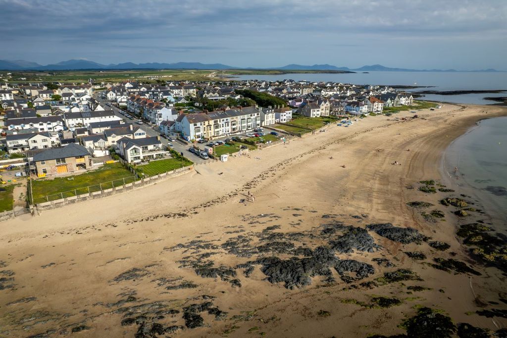 Additional image 19 of 3 bed flat for saleApartment 2, 1 Beach Terrace, Rhosneigr, Gwynedd LL64