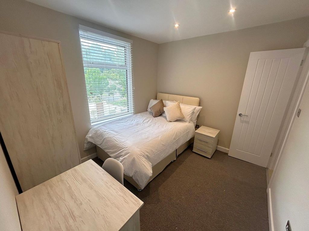 Property photo 1 of 6 Bedroom
