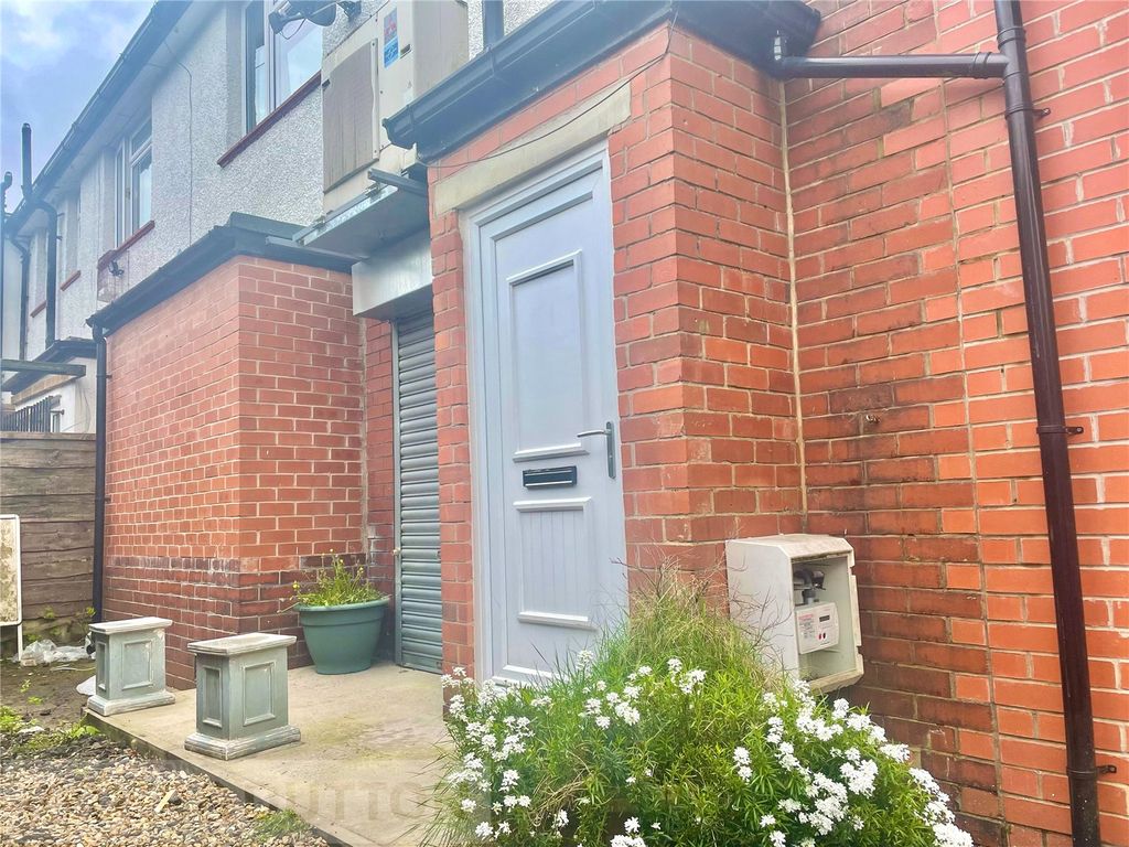 Property photo 1 of 14 External