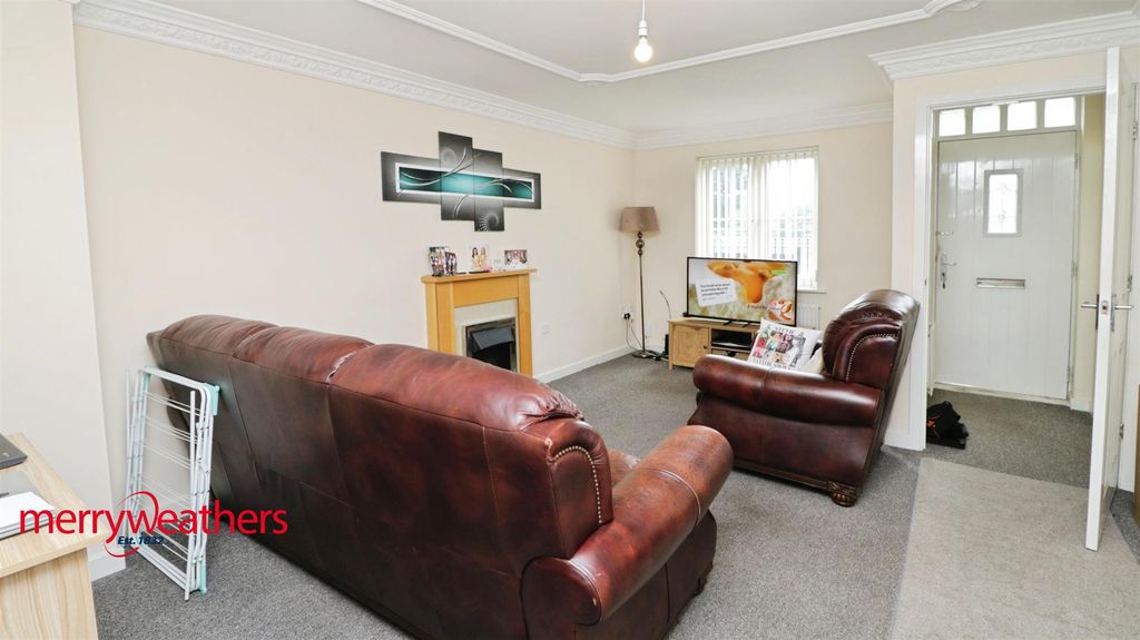 Property photo 3 of 10 Lounge
