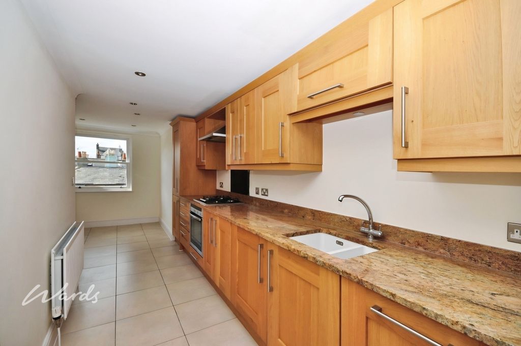 Property photo 2 of 10 Kitchen