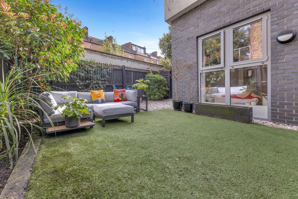 Property photo 3 of 23