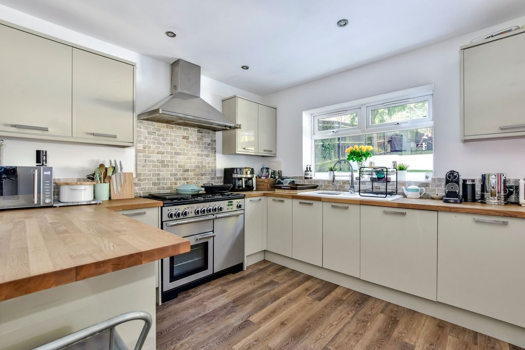 Property photo 2 of 34 Kitchen