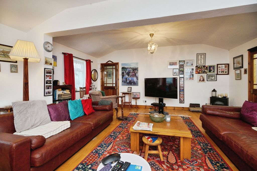 Property photo 2 of 29 Pbox-Img.Jpg