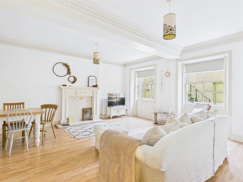 Property photo 2 of 19 Cam04311G0-Pr0083-Still001.Jpg