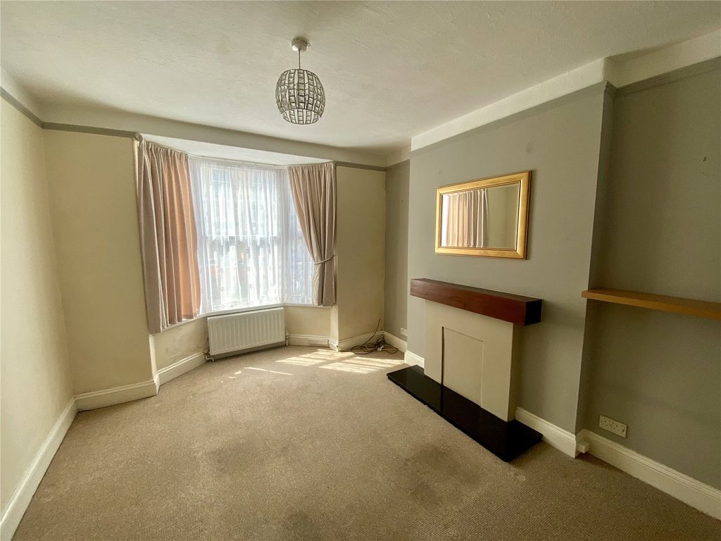 Property photo 3 of 13 Lounge