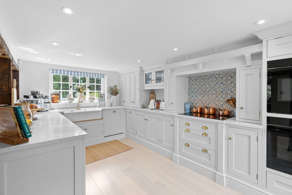 Property photo 2 of 25