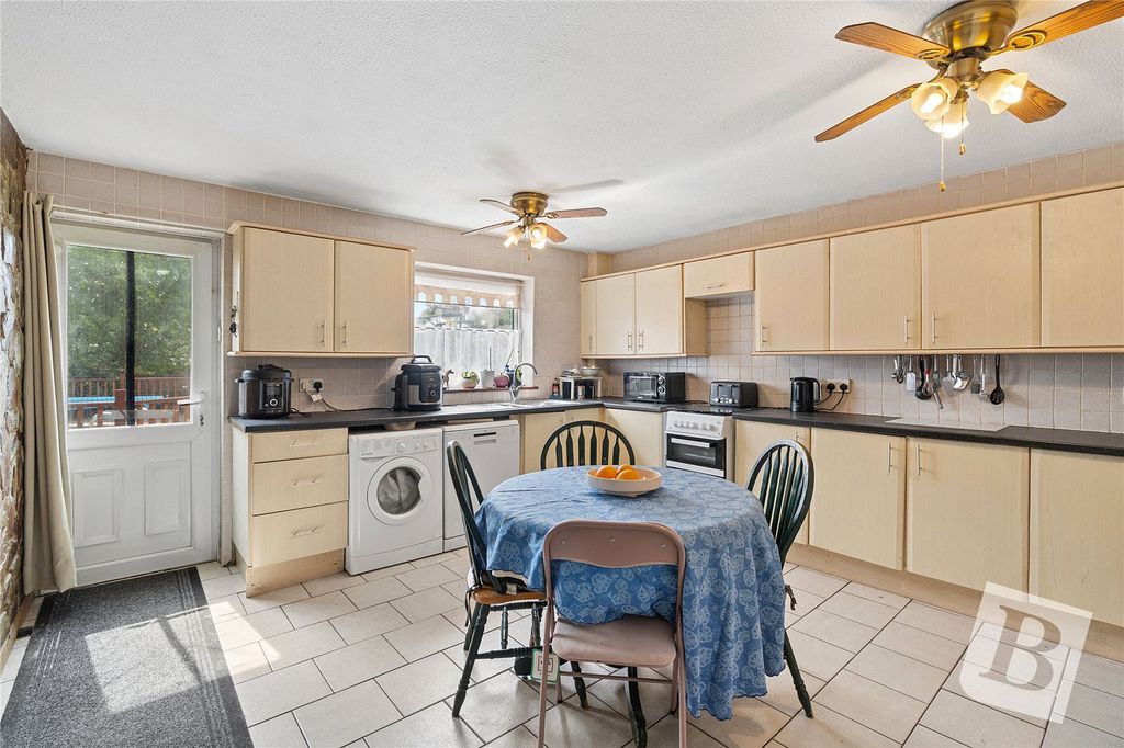 Property photo 2 of 14 Kitchen