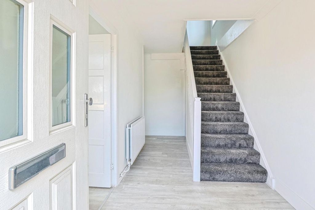 Property photo 3 of 22 Pbox-Img.Jpg