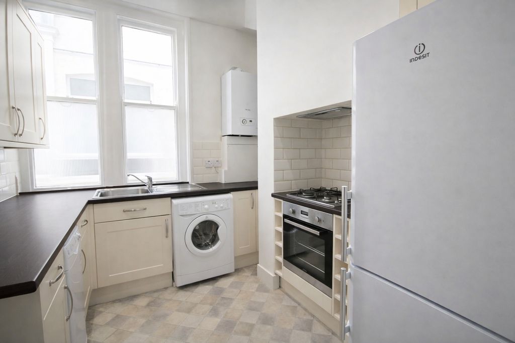 Property photo 2 of 7 Photo 6